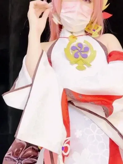 Unknown Cosplayer cosplay Yae Miko – Genshin Impact - Unknown,Cosplayer
