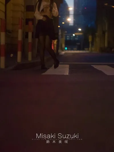 铃木美咲 – Early Morning Intersection