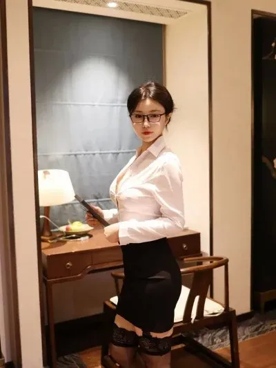 秀人网 陈小花 职业装OL 内购版