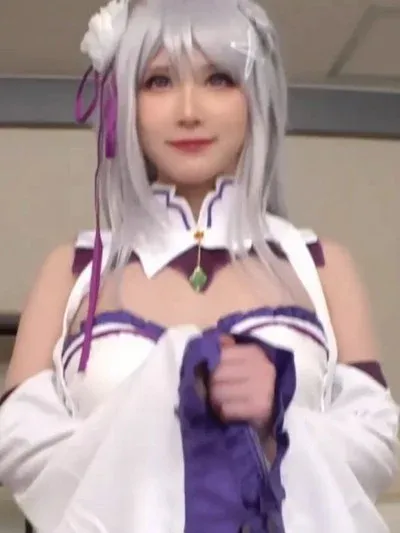 Unknown Cosplayer cosplay Emilia – Re:Zero