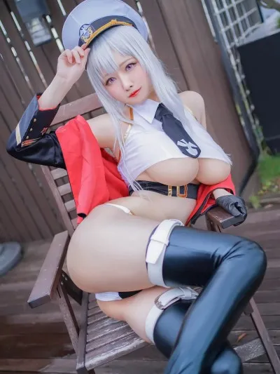 Arty_Huang_(Arty亚缇)_cosplay_Enterprise_Swimsuit_-_Azur_Lane
