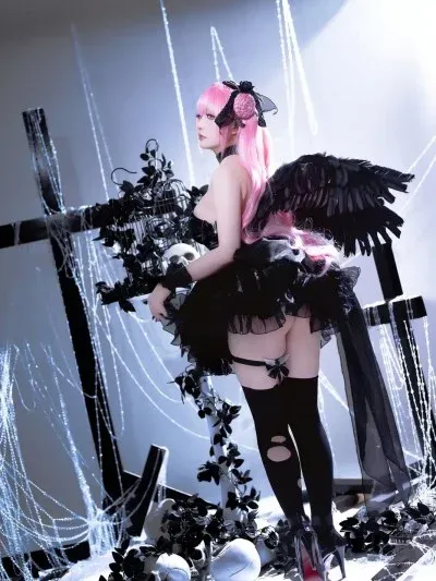 Hoshilily (星之迟迟) cosplay Dorothy – NIKKE